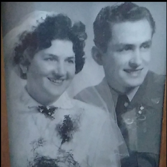 👰‍♀️ RARE VINTAGE 1970’s/80’s Satin & LACE WEDDING DRESS Tiers of Satin - Picture 16 of 16